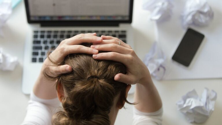 National Commission of Competition kräver att administrationen ska förbättra behandlingen av egenföretagare