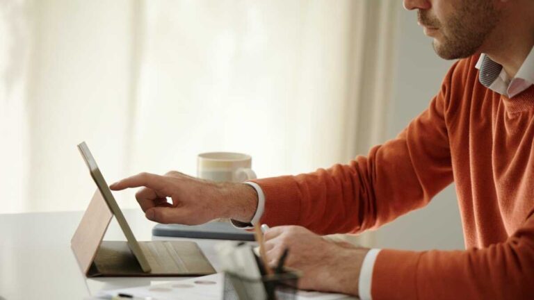 En autonom med en inkomst på 300 euro per månad måste registrera sig som frilansare