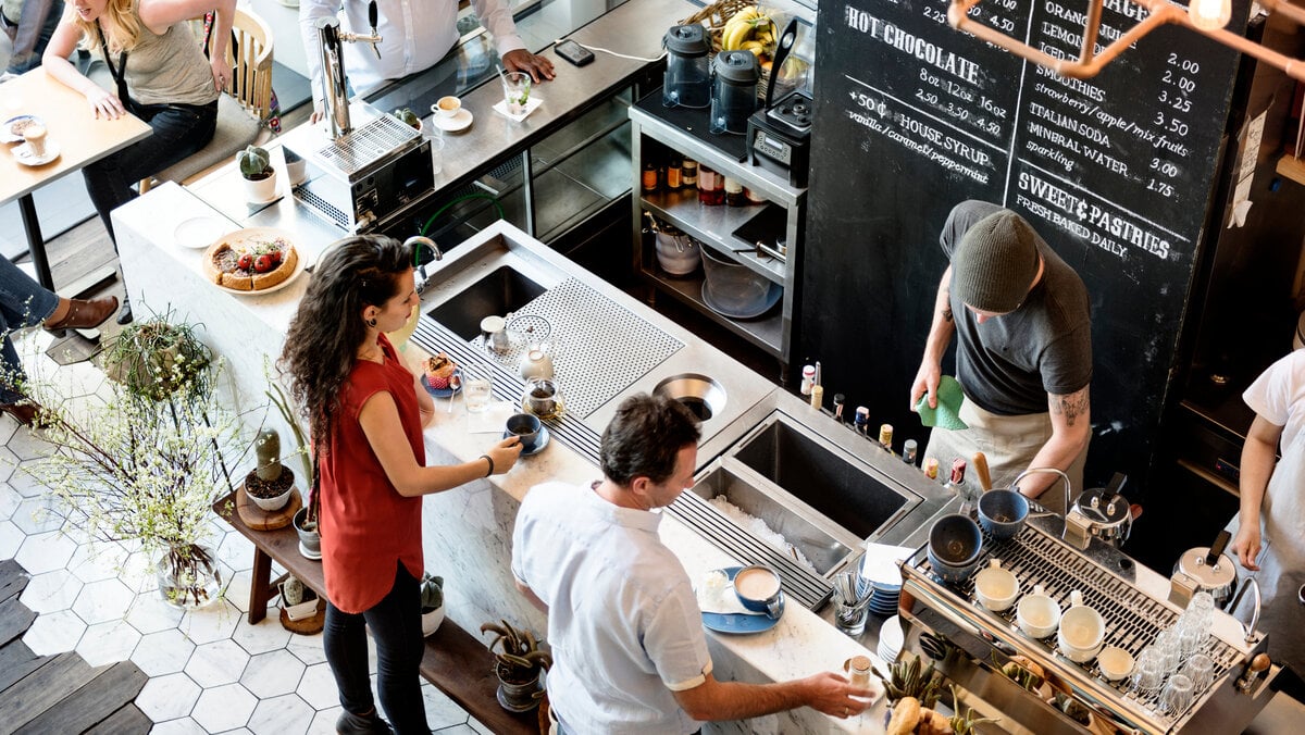 Franchisetagaren lockar tusentals frilansare men har ekonomiska och avtalsmässiga risker