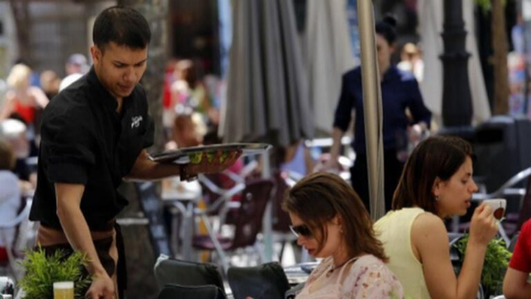 Små och medelstora företag anställer mindre och mindre anställda på grund av nya arbetsbelastningar