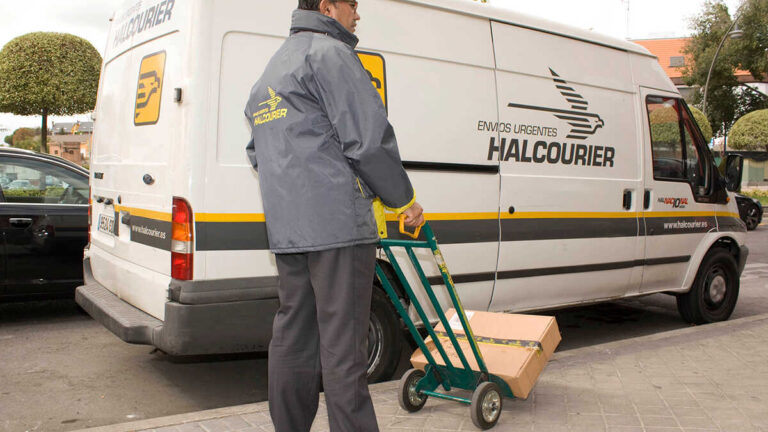 Politiska skandaler påverkar redan faktureringen av en av tre självarbetslösa och anställning