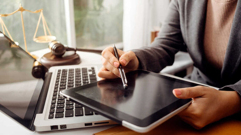 Egenföretagare kommer snart att kunna förenkla rättsliga förfaranden med en digital plattform