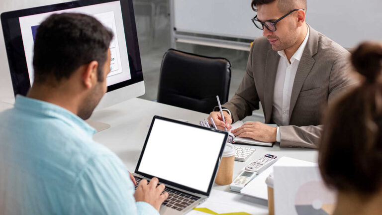 Hälften av spanska små och medelstora företag sparar tio timmar i veckan med digitala verktyg, enligt en studie