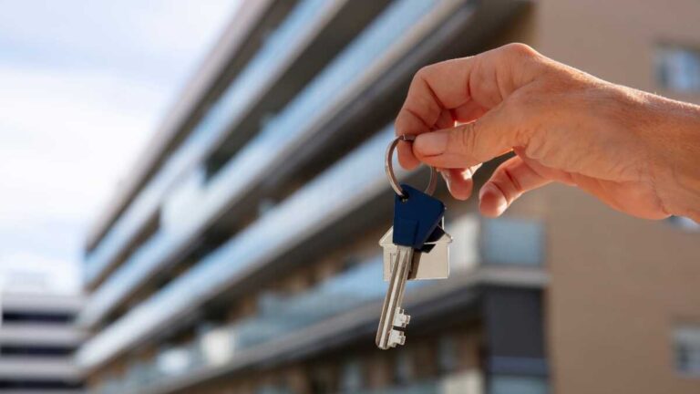 Egenföretagare med semesterlägenheter kommer att behöva deklarera dem i en ny årsredovisningsmodell