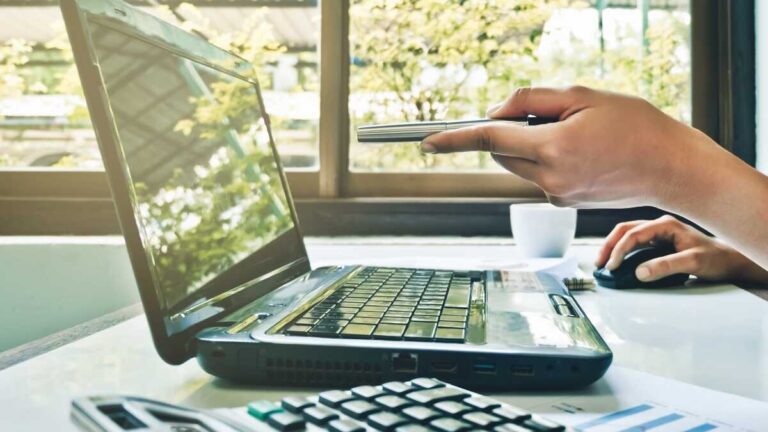 Endast 40 % av små och medelstora företag har anpassat sig till de faktureringsprogram som finansministeriet kommer att kräva om två månader