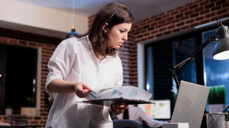 Fem vanliga misstag som egenföretagare gör när de väljer sin titel: en enkel sökmotor kan undvika dem