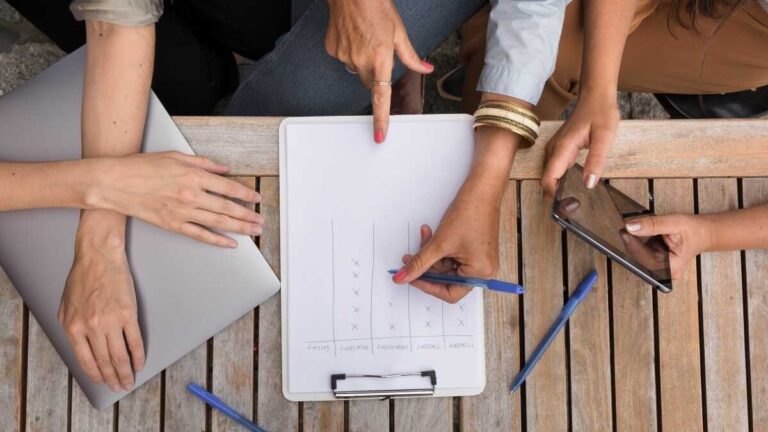 Mer än 12 000 företag måste ha jämställdhetsplaner och de genomför dem inte