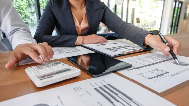 Nya satser för företagsskatt som börjar i januari: hur mycket små och medelstora företag kommer att betala enligt deras omsättning