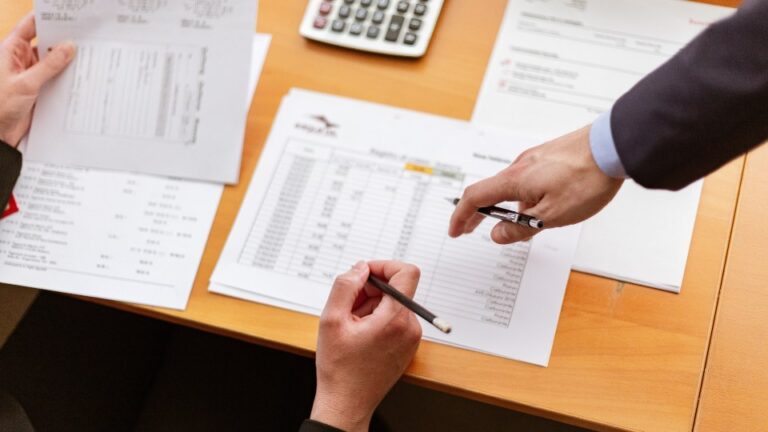 Små och medelstora företag har två månader på sig att optimera skatterna och spara tusentals euro i IS