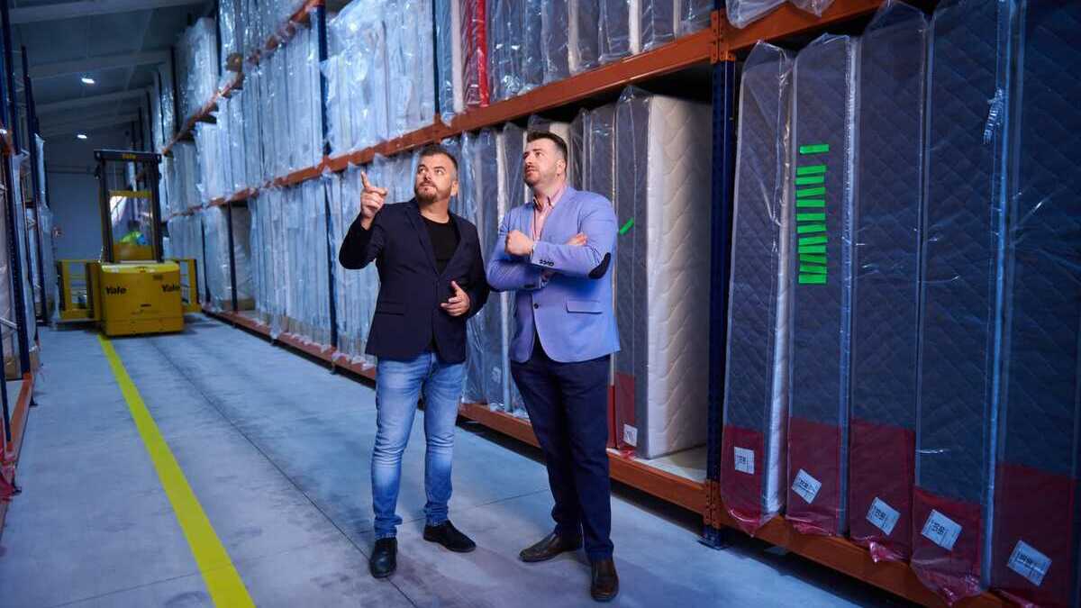 Denna entreprenör började sälja uppslagsverk och har nu en omsättning på 52 miljoner