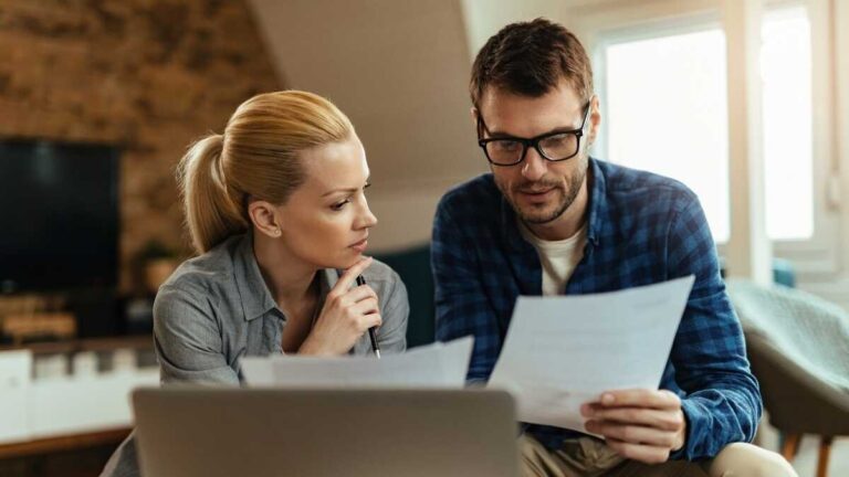 Finansministeriet ansluter sig till Högsta domstolen och låter egenföretagare betala skatt utan att registrera sig i RETA, men med nyanser