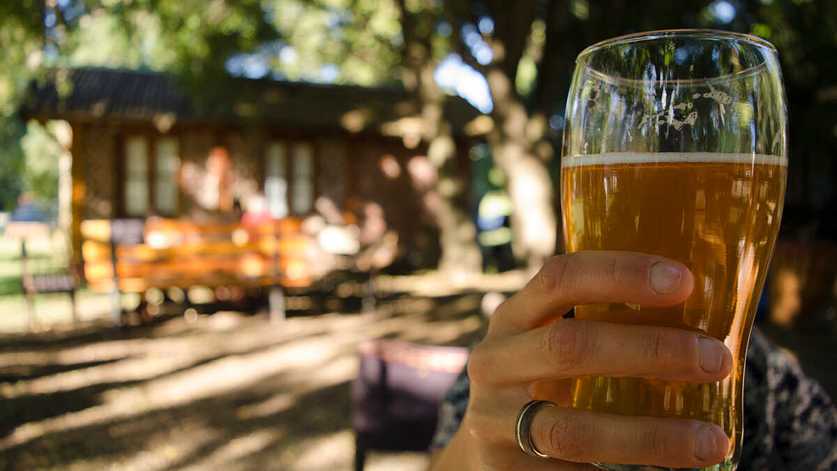 Bryggerier erbjuder sig att öppna barer på landet igen för nya entreprenörer