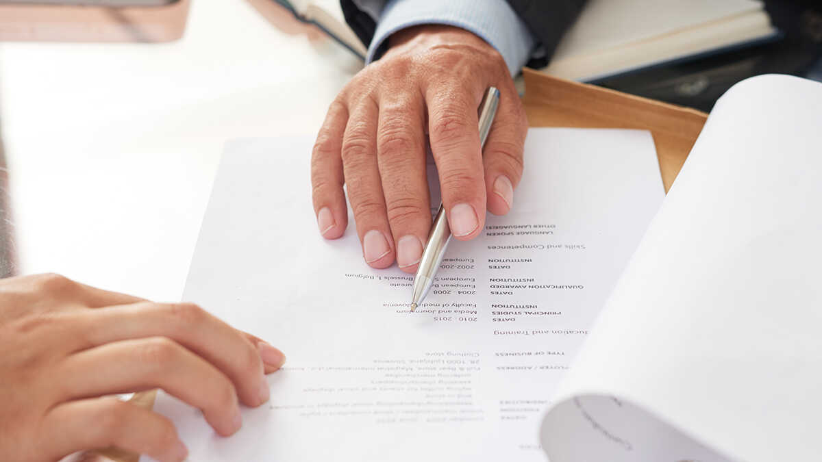 Lagen kommer att straffa egenföretagare som missbrukar det nya utbildningsavtalet: det kommer att bli obestämt