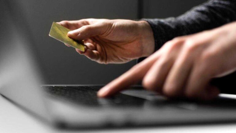 Chefer varnar för ökningen av bedrägerier som påverkar små och medelstora företag eftersom de utger sig för att vara officiella organisationer