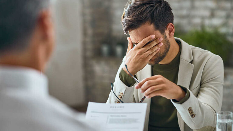 Egenföretagare drabbas av nya kostnader i ogiltiga uppsägningar: nu även för moraliska skador till sin anställde