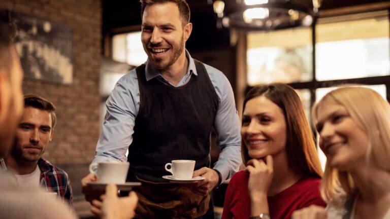 Små och medelstora företag kan inte alltid välja vilka lediga arbetstagare de ska ringa för att fylla sina vakanser