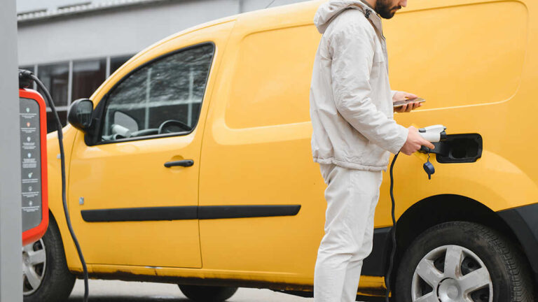 Skattereduktionen för egenföretagare att byta bil försvinner efter omnibusdekretets fall