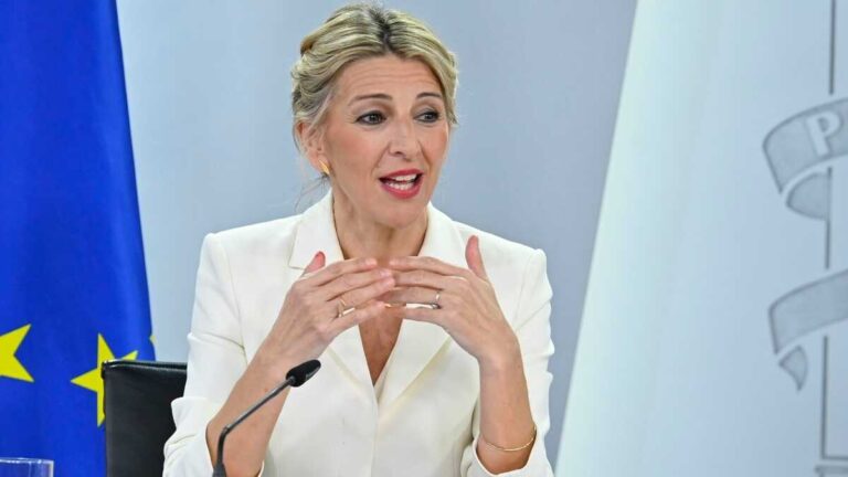 Díaz vänder återigen ryggen åt egenföretagarna och går med på den nya höjningen av SMI, utan arbetsgivarförening eller skattesänkningar