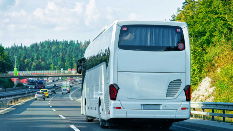 Detta är vad egenföretagare och små och medelstora företag inom persontransport bör veta för att arbeta i Europa 2026