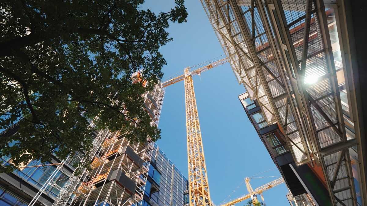 Frånvaron inom byggbranschen stiger med 6,2 % och kostar redan små och medelstora företag mer än 3,5 miljarder euro