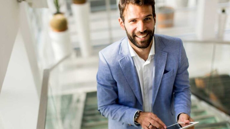 Egen företagare eller SL: inkomstgränsen som experter rekommenderar för att bli aktiebolag