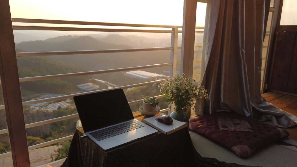 Små och medelstora företag och egenföretagare bör föreslå mer distansarbete så att generation Z vill arbeta med dem