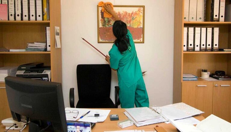 Finansministeriet kommer att se till att de egenföretagare och små och medelstora företag som arbetar med administrationen tar ut rimliga priser