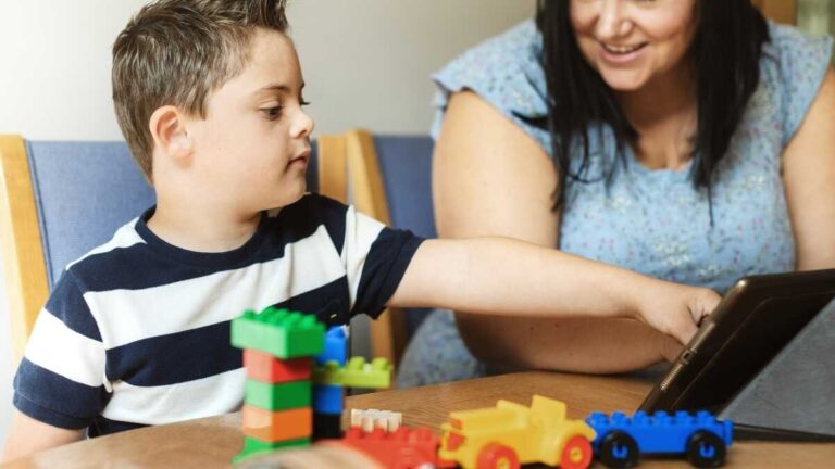 Fler egenföretagare skulle kunna få förmåner för att ta hand om en minderårig med en allvarlig sjukdom