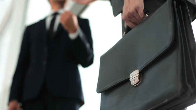 Egenföretagare med skulder för skatter och avgifter: sex nya domar underlättar deras andra chans