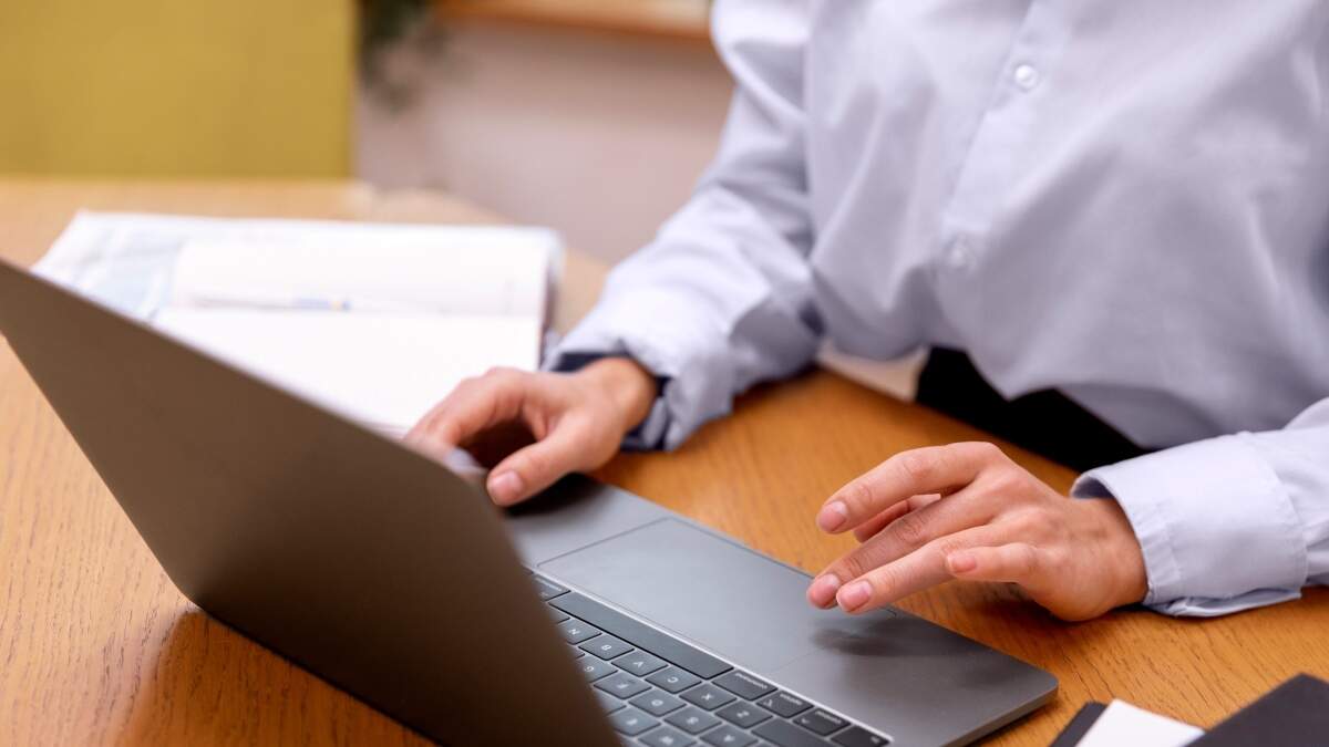 Sista dagen för tusentals egenföretagare att välja mellan att få tillbaka avgifter eller att förbättra sin framtida pension