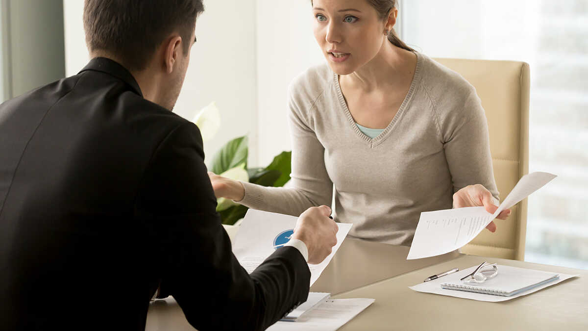 En nyligen genomförd dom anser att e-post är tillräckligt när arbetaren läser det och agerar som om han hade fått sparken.