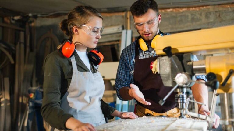 Godkände stadgan som kommer att tvinga små och medelstora företag att ta på sig mer kostnader för att anställa praktikanter