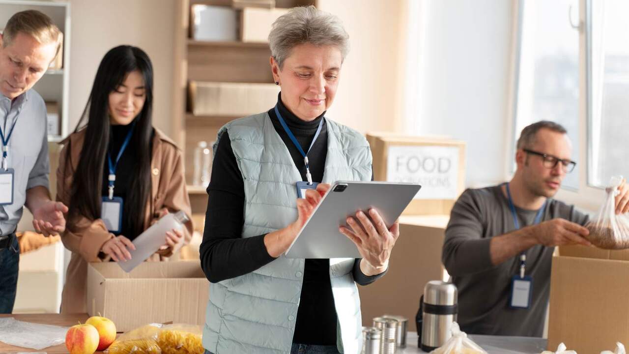 Skattkammaren bekräftar att ge pengar till barn eller föräldrar inte kräver att familjemedlemmen som ger dem betalar skatt.