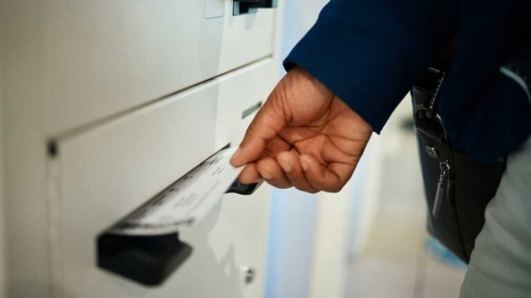 Praktikanterna får anmäla egenföretagare för situationer upp till fyra år sedan