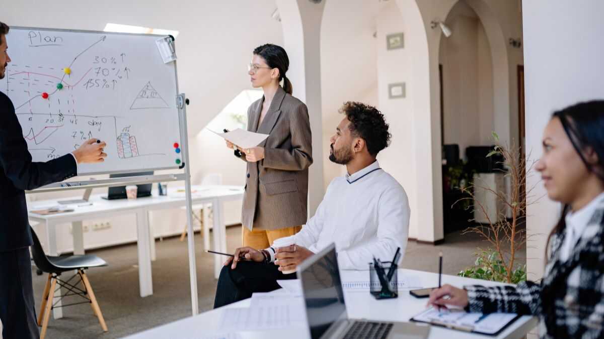 Gemenskapen Madrid tillkännager "historiskt" stöd på upp till 150 000 euro för egenföretagare och små och medelstora företag