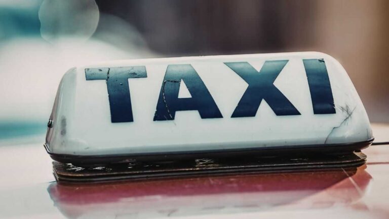 De egenföretagare taxichaufförerna i Valencia anklagar VTCs under Fallas