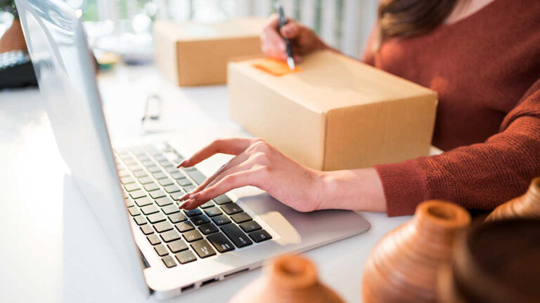 Tre av fyra online små och medelstora företag exporterar och ökar intäkterna med upp till 30 % mer
