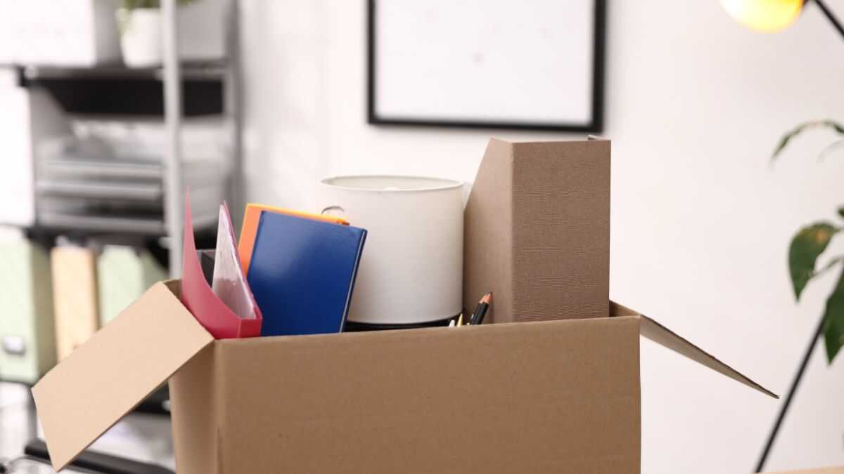 Egenföretagare och små och medelstora företag kommer att förbjudas att sparka fram till juni om de får nytt stöd för kriget i Iran