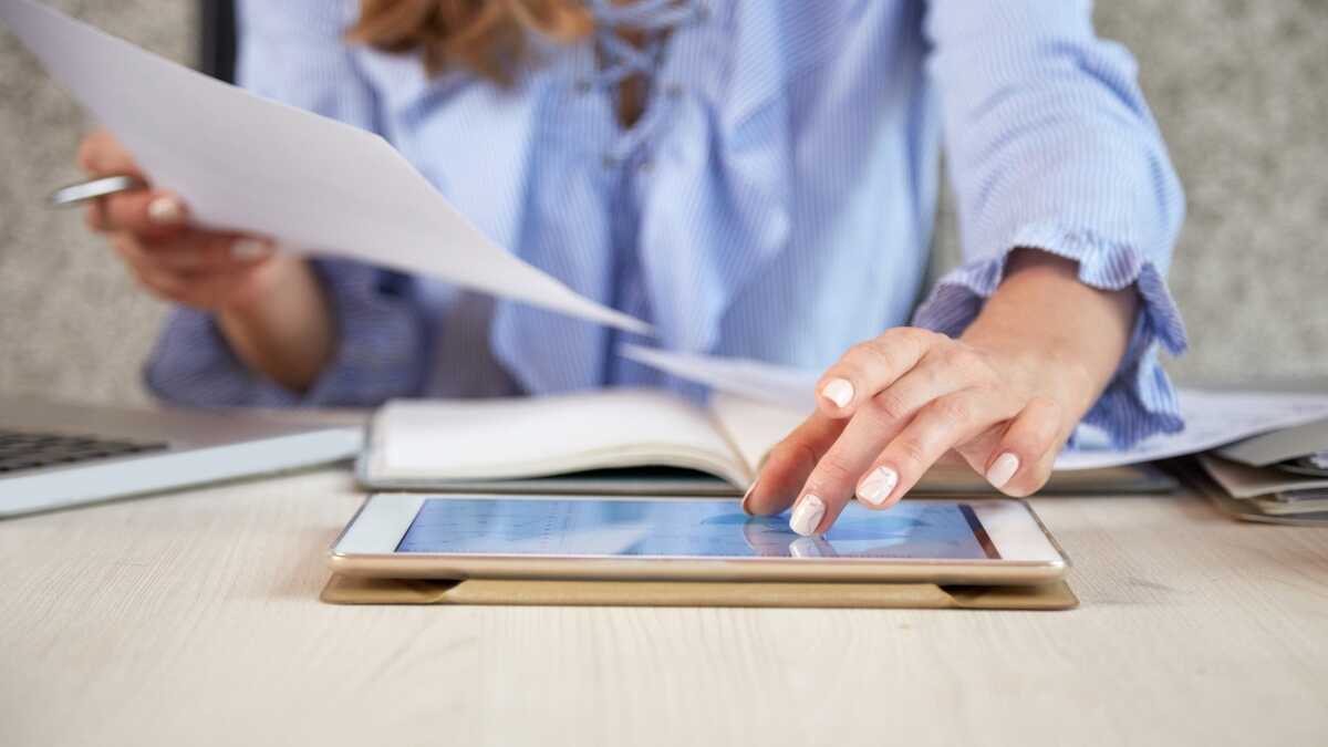 Finansministeriet bekräftar när egenföretagare måste börja använda den obligatoriska elektroniska fakturan