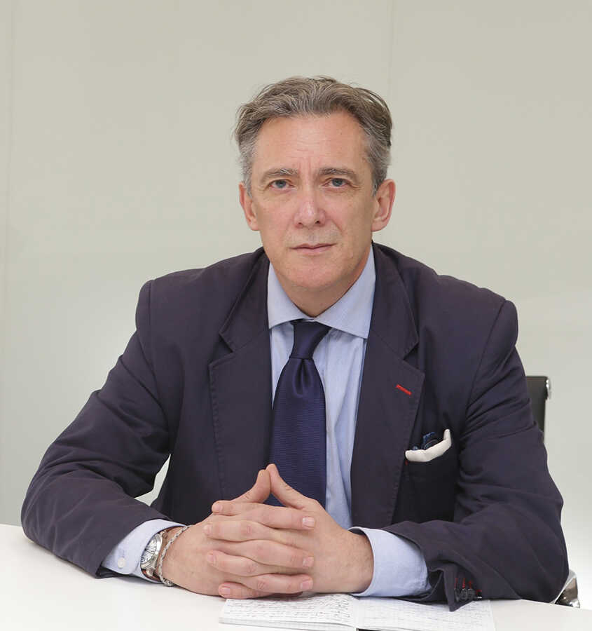 Ignacio López är en tekniker för Agrarian Association of Young Farmers (Asaja)