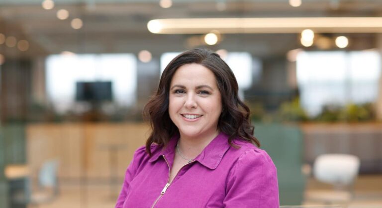 Irländska anställningsnivåer stannar, men "gröna skott" är tydliga i vissa sektorer
