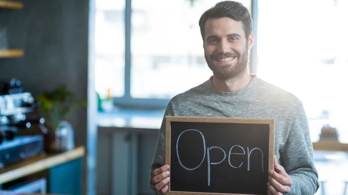 Det är de bonusar som egenföretagare kan tillämpa när de anställer någon som ersätter dem