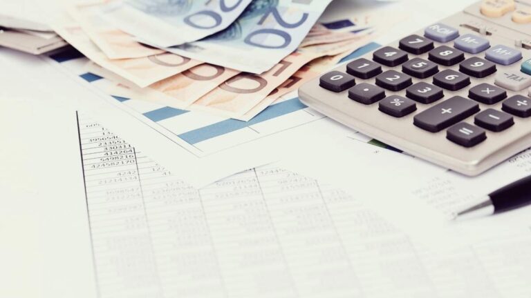 Egenföretagare betalar 25 % mer skatt än företag