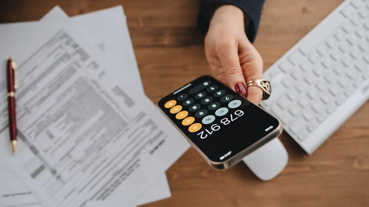 Finanstekniker granskar de avdrag som varje CCAA erbjuder egenföretagare