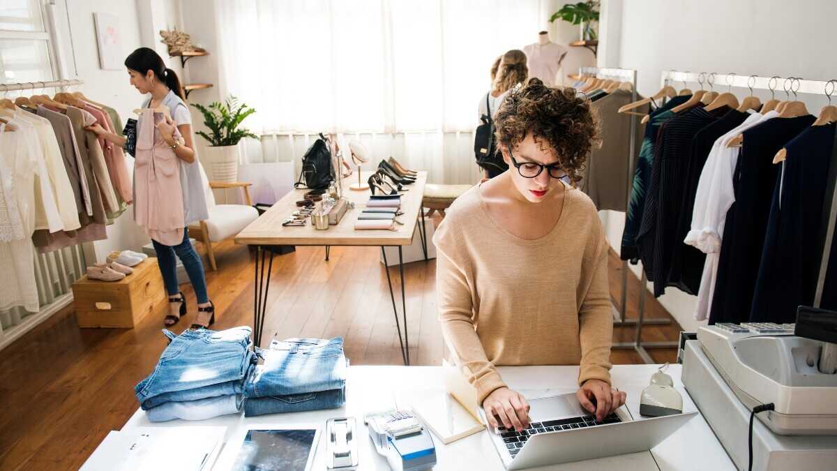 Sumar slutför en lag för att begränsa egenföretagare från att öppna sina företag på söndagar