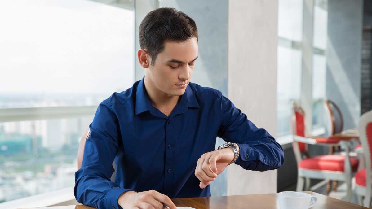 Tidskontroll: vilka egenföretagare som ska registrera sina anställdas timmar och hur de ska göra det