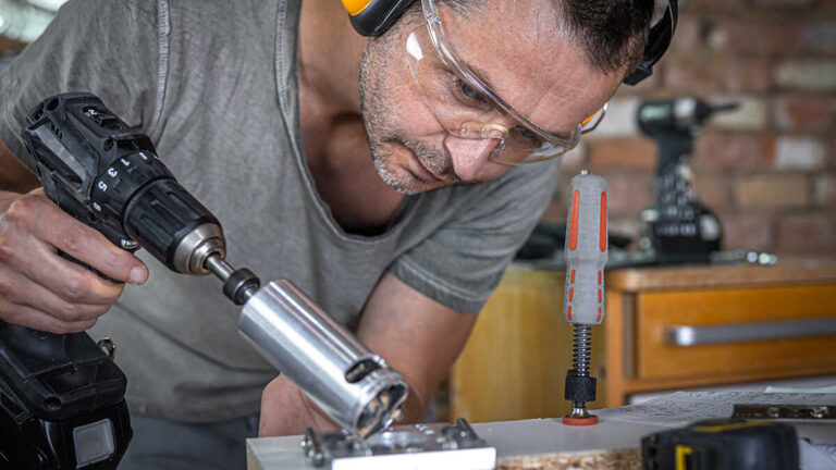 Egenföretagare och små och medelstora företag använder maskiner utan att utvärdera en ny obligatorisk risk