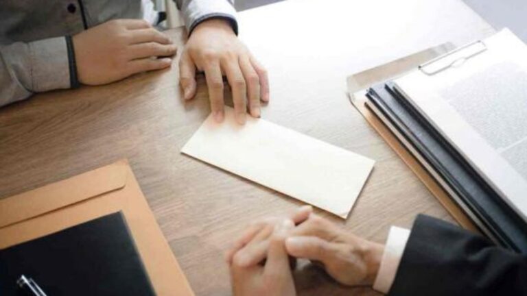 Egenföretagare kan säga upp sig om en anställd begär timreduktion i detta fall