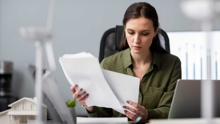 Egenföretagare kan korrigera fel i sin inkomst efter att ha presenterat det: finansministeriet förklarar hur man gör det steg för steg