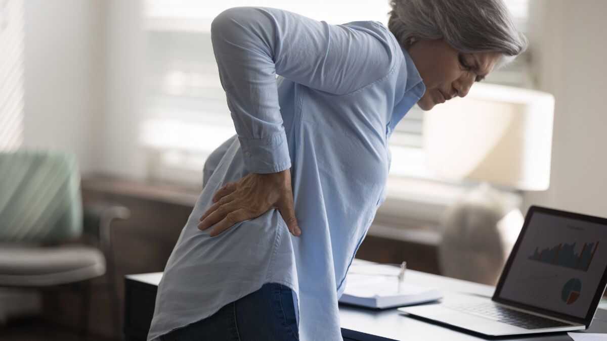 En europeisk organisation säger att små och medelstora företag skulle kunna minska sjukfrånvaron genom att investera i ergonomiska stolar